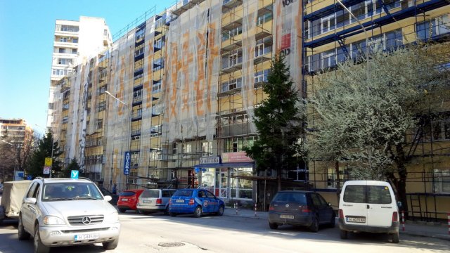 Санирането на блока на бул. „Ришки проход“ 20 ще приключи до края на пролетта