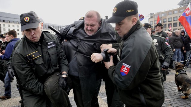Мариан Котлеба бива арестуван през 2009 г.