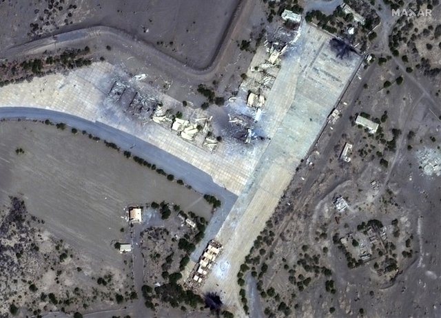 Снимка от въздуха на разлррушени оекти на летището в йеменския град Ходейда, 12 януари 2024 г. Снимка: Maxar technologies via AP