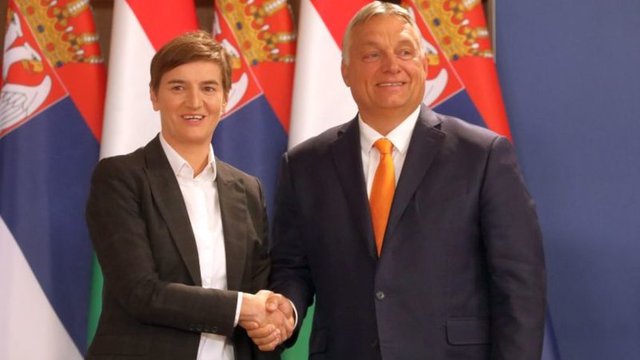 Премиерите на Сърбия и Унгария, Ана Бърнабич и Виктор Орбан. Сн.AP