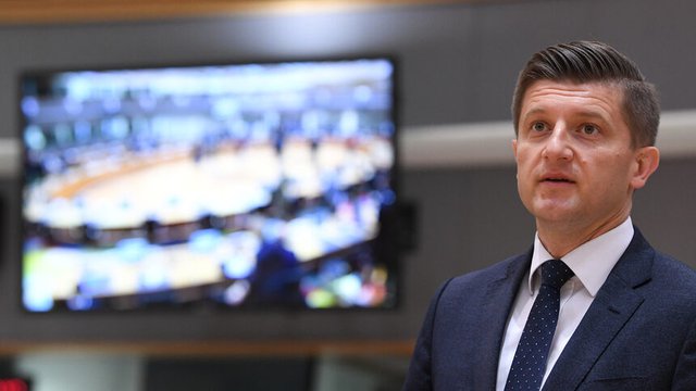 Хърватският финансов министър Здравко Марич ще може да участва в заседанията на Еврогрупата, след като европейските лидери утвърдят въвеждането на еврото в Загреб от 1 януари.