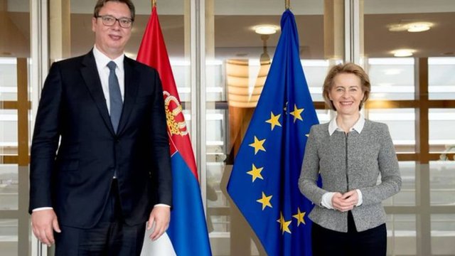 Президентът на Сърбия Александър Вучич с председателя на Еврокомисията Урсула фон дер Лайен. © Twitter/@predsednikrs