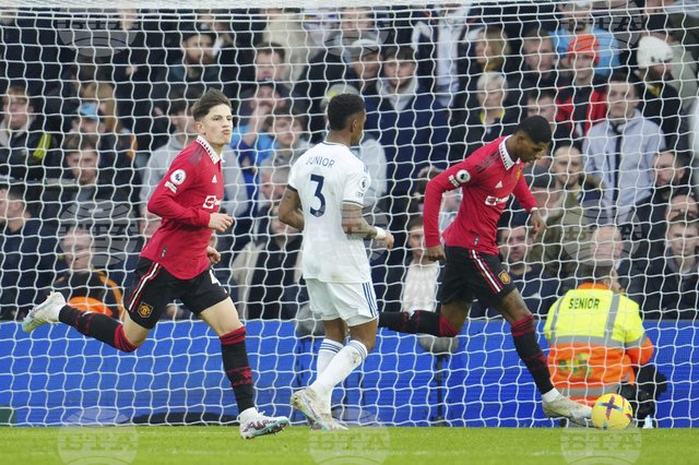 Маркъс Рашфорд (вдясно) вкара първия гол за победата на Манчестър Юнайтед с 2:1 над Лийдс / снимка: АП
