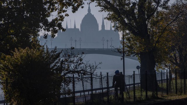 Унгарските депутати ще имат много работа след лятната си ваканция, за да успеят да променят обещаните от правителството на Виктор Орбан закони, така че Будапеща да получи достъп до европейските фондове.  © European commission (audiovisual service)