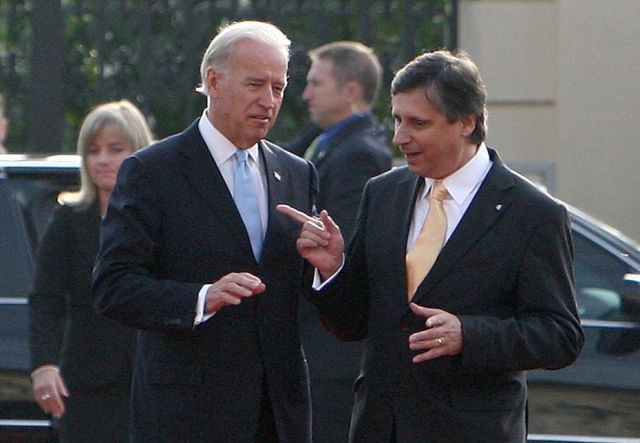 Ян Фишер (вдясно), Сн.: БГНЕС