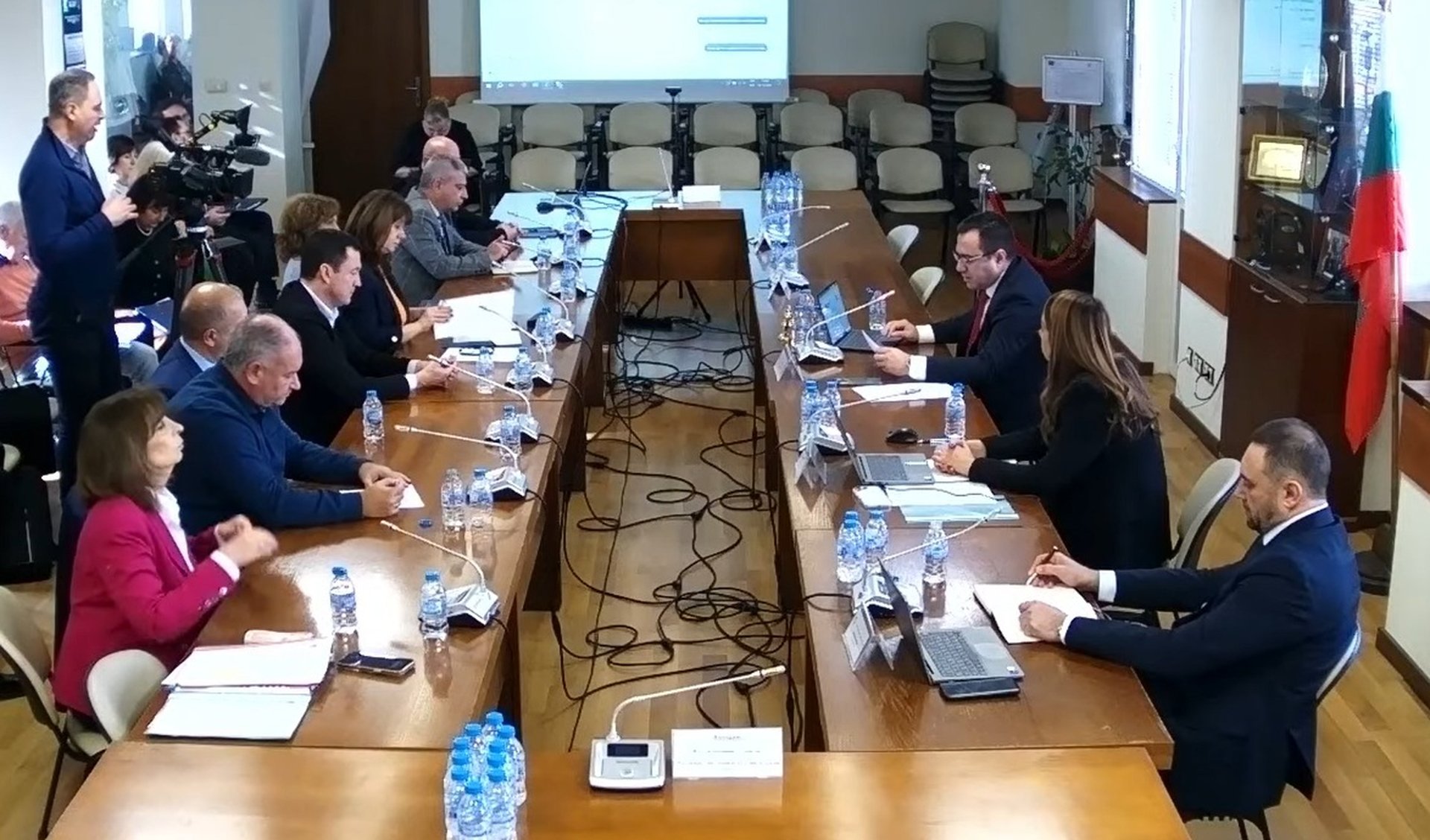 Заседанието на КЕВР бе излъчвано онлайн на сайта на Комисията. Снимка: Скрийншот