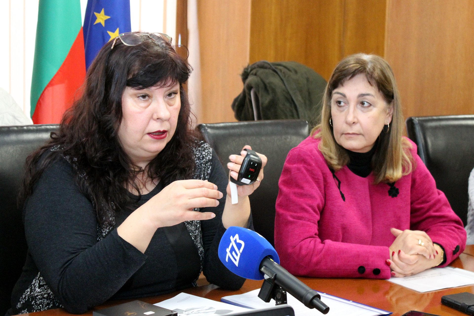 С „умни гривни“ следят дистанционно здравето на възрастни хора в Шумен