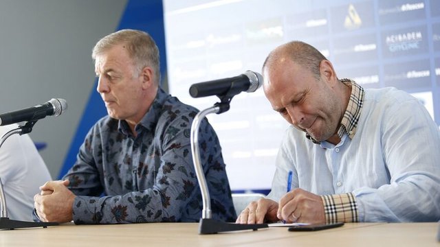 Константин Папазов (вдясно) заяви, че е подал оставка като член на Надзорния съвет и очаква решението на мажоритарния собственик Наско Сираков. © LAP.BG