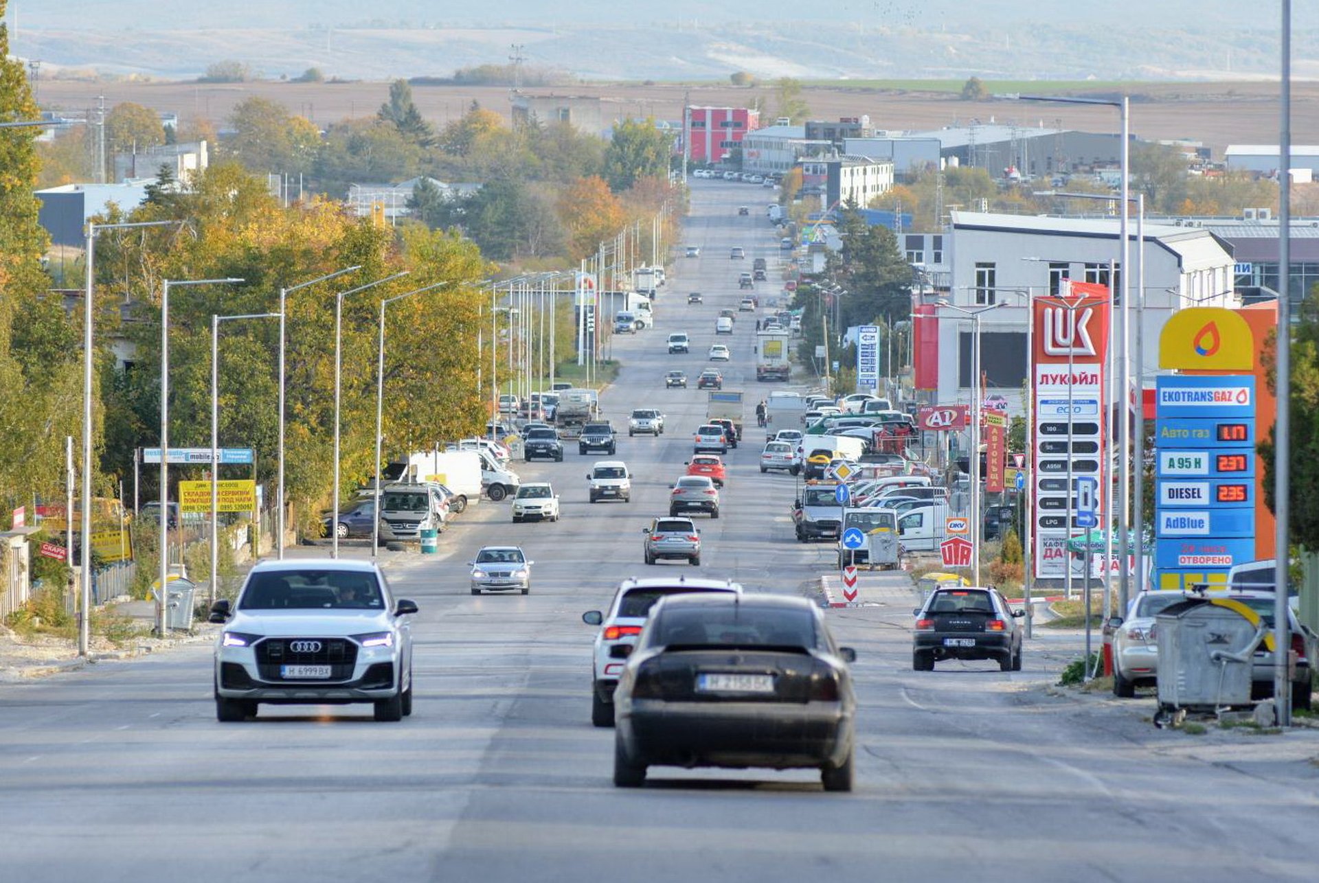 Слагат ограничители по средата на бул. „Ришки проход“