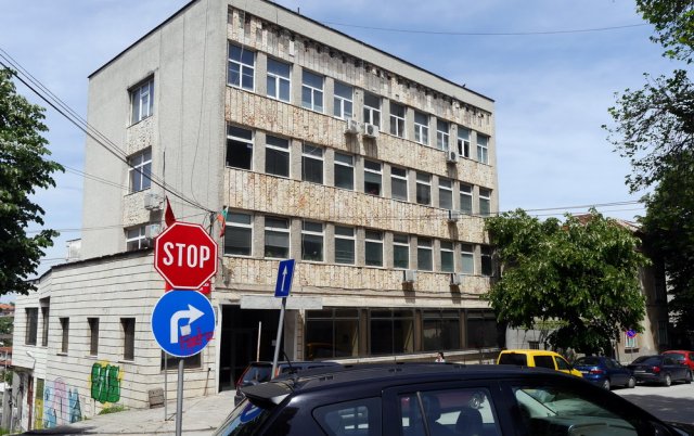 Бюрото по труда напуска сградата на ул. "Цар Иван Александър"