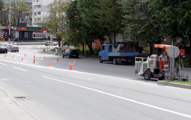 „Барс“ подновява хоризонталната маркировка по ул. „Климент Охридски“