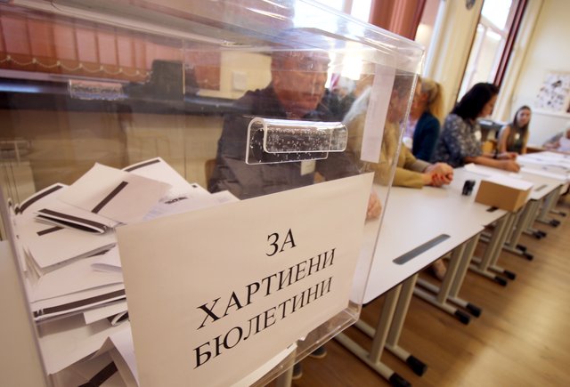 В шуменското СУ "Панайот Волов" са разположени 4 изборни секции.