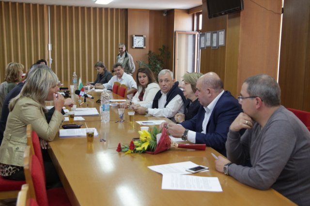 Консултативният съвет одобри 13 т. в дневния ред на октомврийската сесия на местния парламент.
