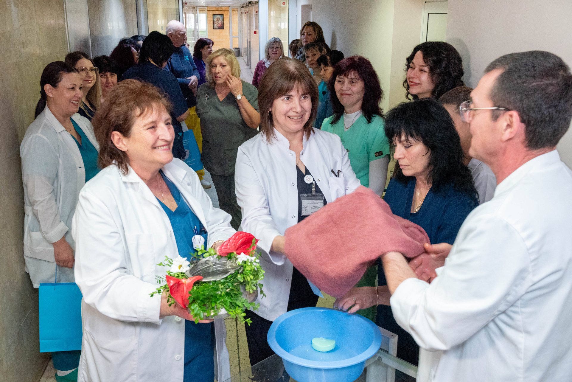 С ритуално измиване на ръцете в Родилното отделение отбелязаха Бабинден