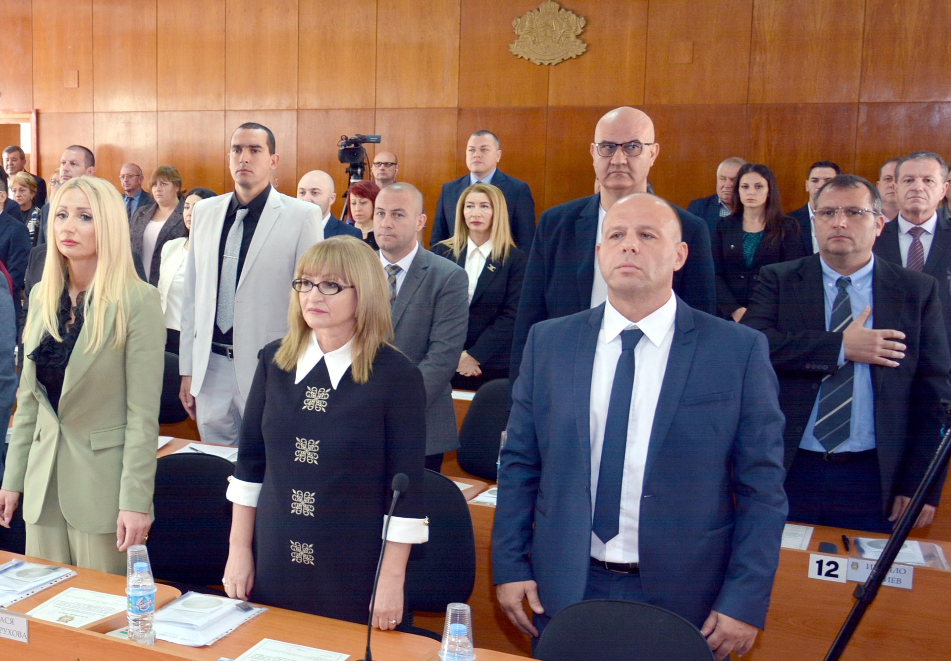 Досега всяко заседание на ОбС започваше с химните на България и ЕС, Снимка: Архив