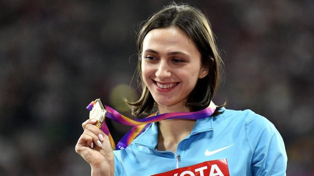 Златната медалистка от последните две световни първенсва Мария Ласитскене ще продължи да печели отличия като неутрален атлет