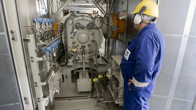 Липсата на един турбинен двигател в една компресорна станция в Русия беше обявена от "Газпром" като причина за значителното намаление на подаването на газ по "Северен поток 1"