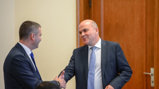 Министрите на финансите Владислав Горанов (вляво) и на социалната политика Бисер Петков представиха пред КНСБ параметрите на проектобюджета за 2019 г.