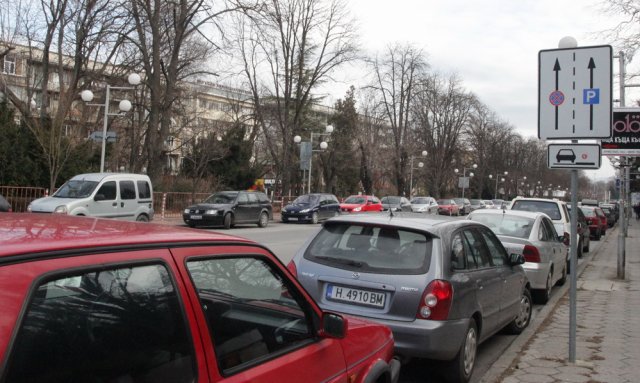 Паркирането от пл. "Кристал" до пл. "България" става платено