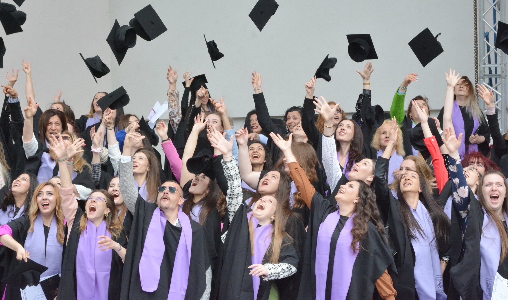 Връчиха дипломите на абсолвентите от Випуск 2023 на Шуменския университет
