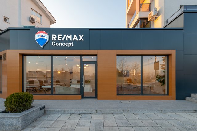Офисът на RE/MAX Concept се намира на ул. Университетска №1