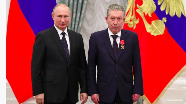 През 2019 г. Равил Маганов бе награден с орден "Александър Невски" в Кремъл.  © Kremlin.ru
