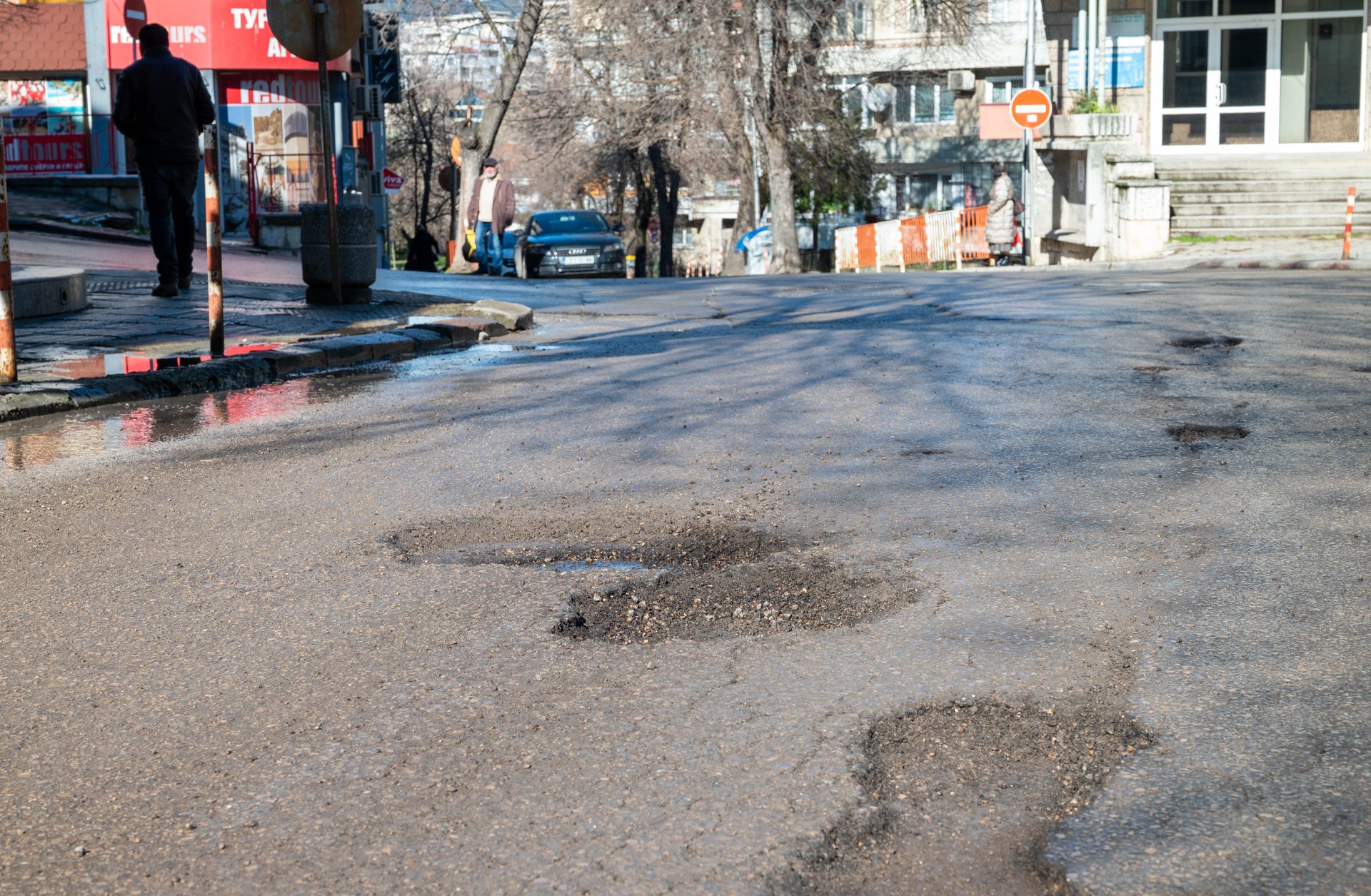 Засега не предвиждат сериозен кърпеж на дупките по улиците на Шумен