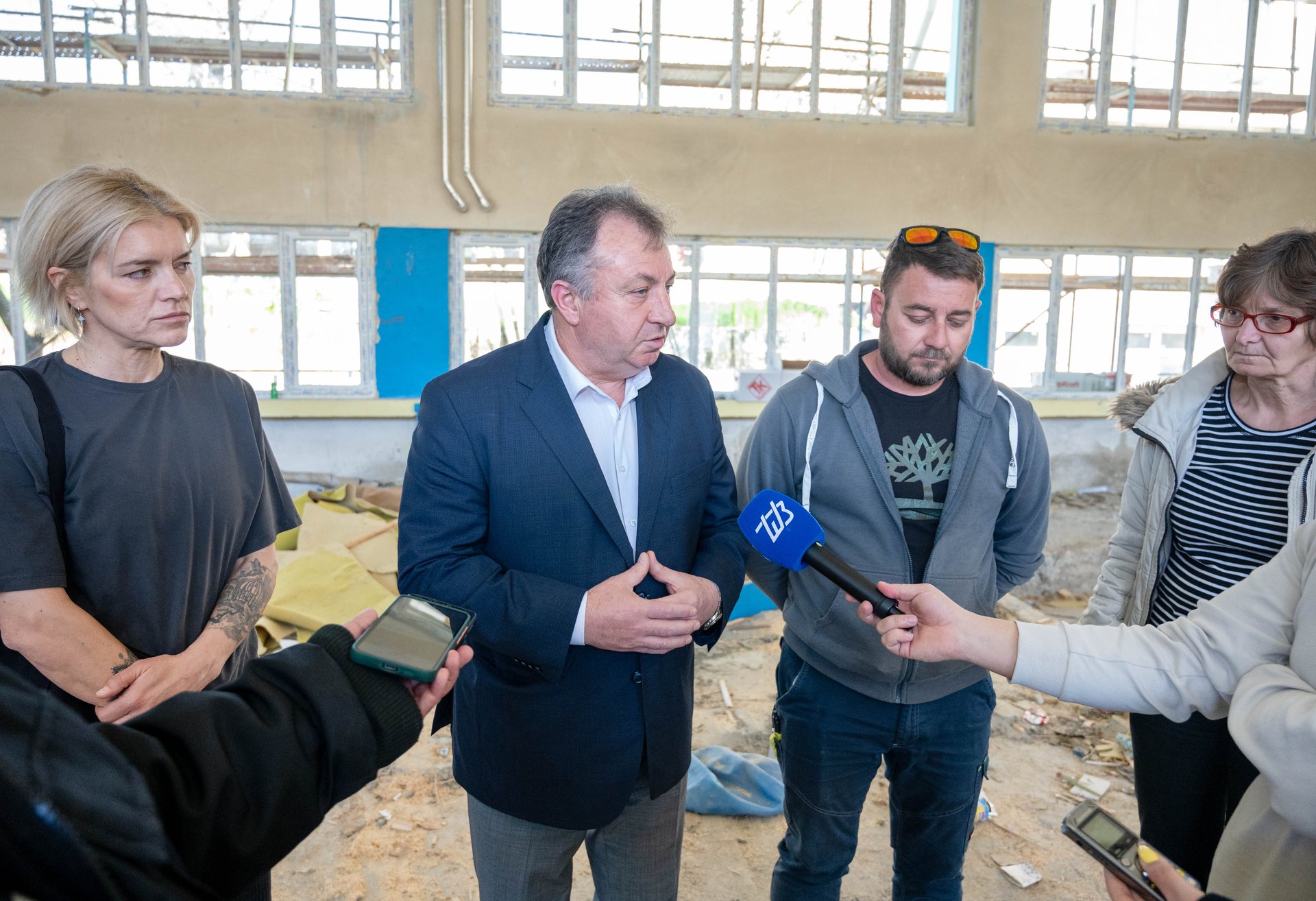 Кметът Христов инспектира ремонта на Спортен комплекс „Плиска“