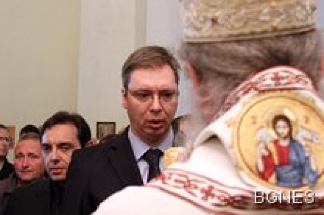 На снимката: Александър Вучич в Косово през 2013 г.