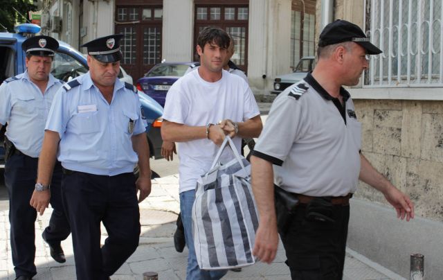 В 15,05 часа холандцът бе доведен в ареста на шуменската полиция