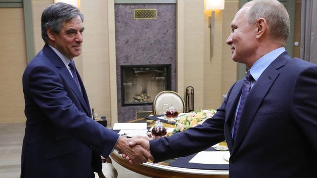 Фийон на среща с руския президент Владимир Путин през декември 2018 г.