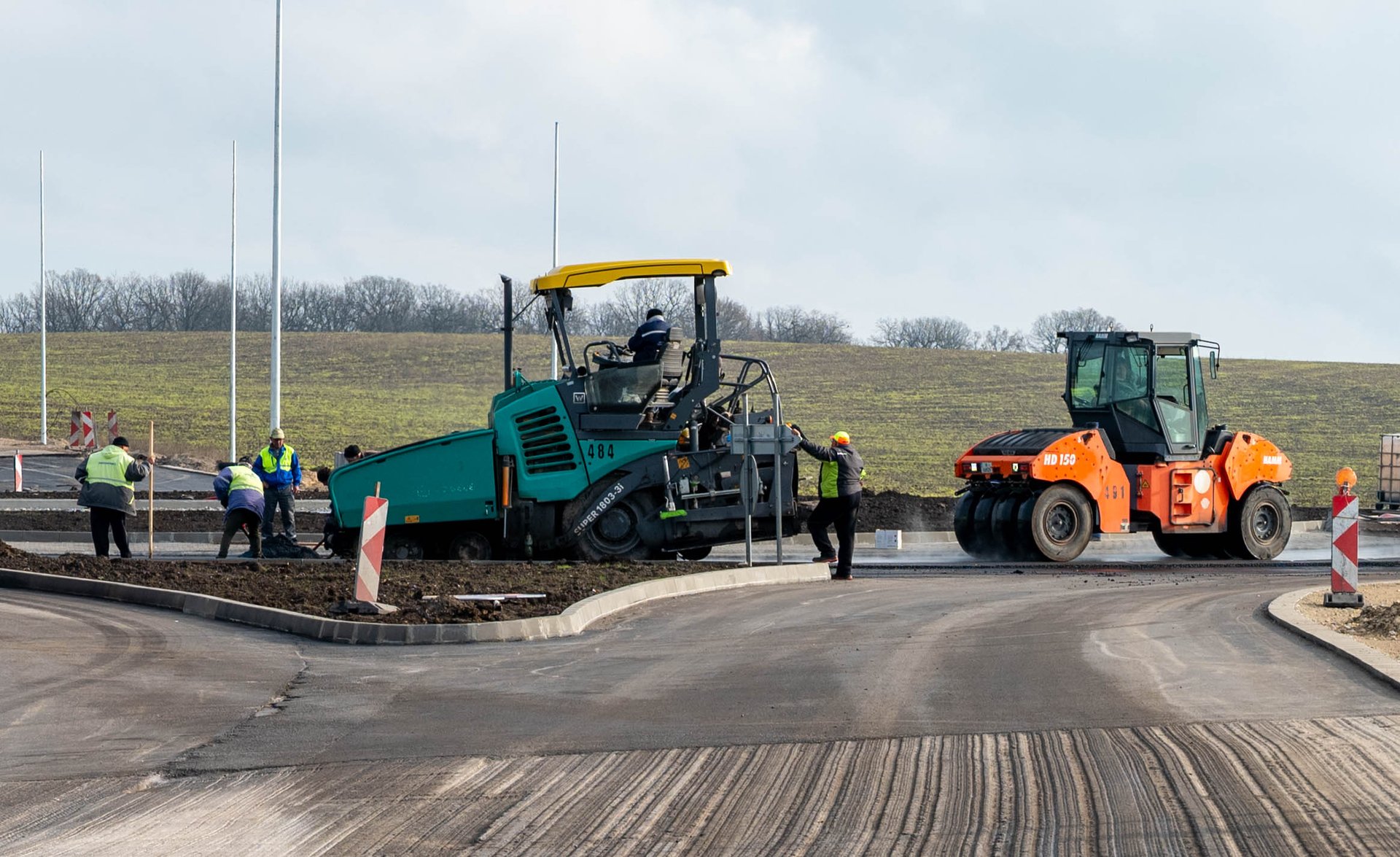 Асфалтират новото кръгово до Индустриалния парк, утре го отварят за движение