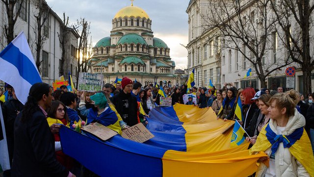 Снимката е от мирно шествие в София в подкрепа на Украйна. Сн. Велко Ангелов. Дневник