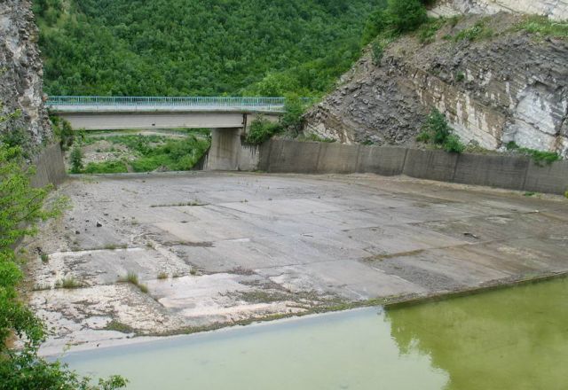 Преливникът на яз. "Тича", Сн.: Архив