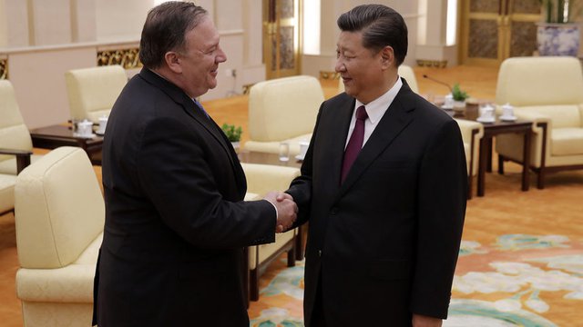 Американският държавен секретар Майк Помпео с китайския президент Си Цзинпин, 14 юни 2018 г. Сн. АП