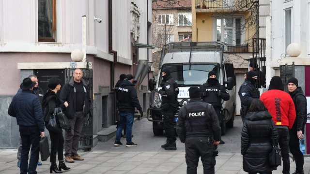 В сряда специализираната прокуратура и полицията влязоха в офисите и дома на бизнесмена с интереси в хазарта Васил Божков. Сн. Дневник