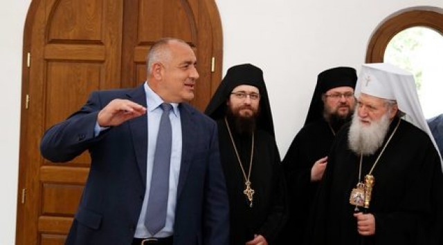 Премиерът Бойко Борисов бе на посещение на Дивотинския манастир за празника Свети Дух заедно с патриарх Неофит.
