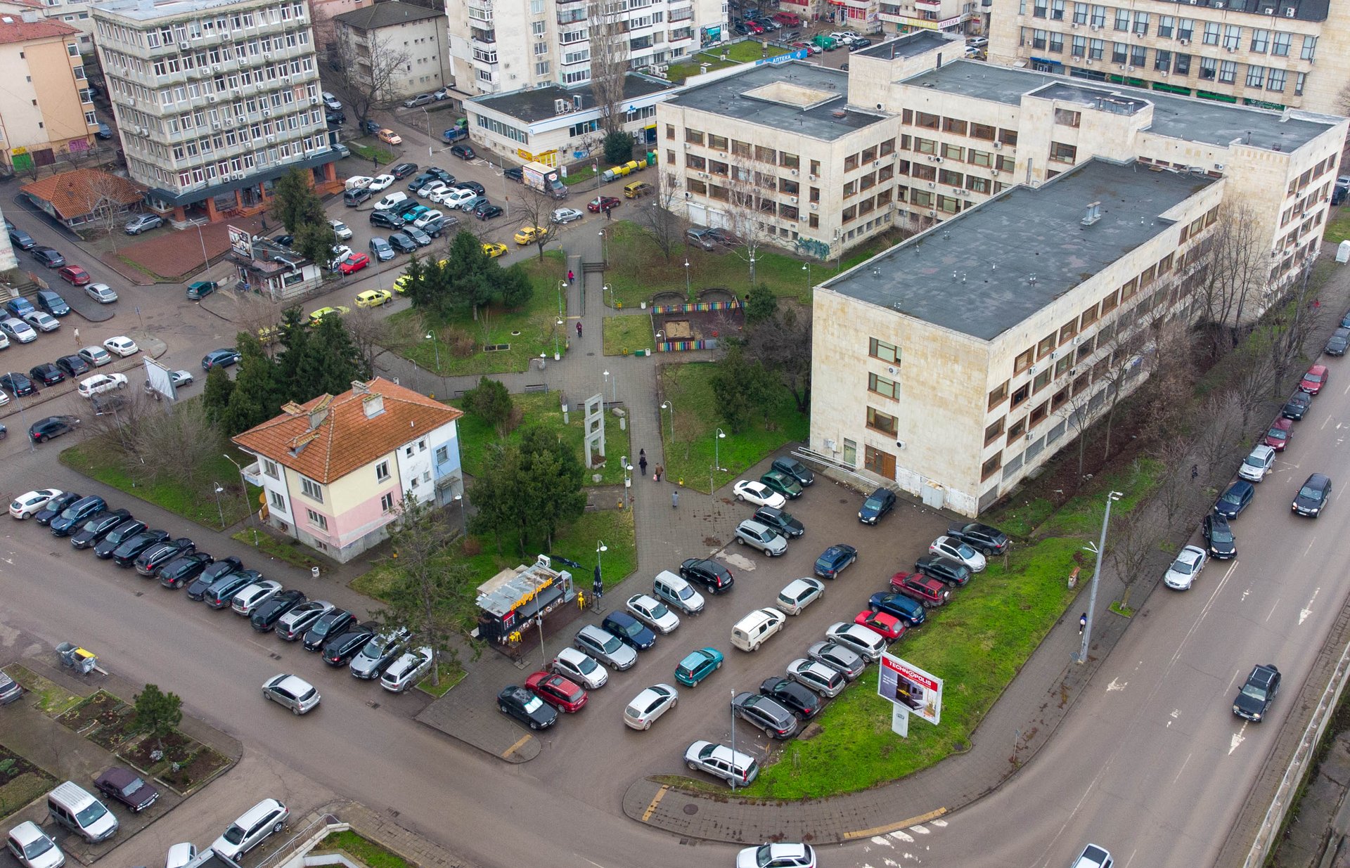 Бъдещият паркинг до Поликлиниката ще има два подземни и два надземни етажа