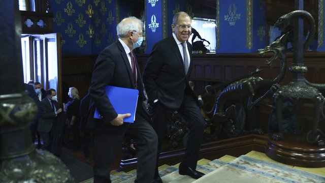 Върховният представител на ЕС във външната политика Жозеп Борел и руският външен министър Сергей Лавров. Сн. АП