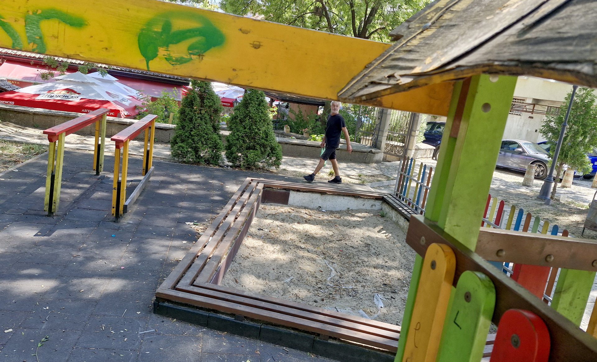 Площадката на пл. "Оборище" в момента е неизползваема.