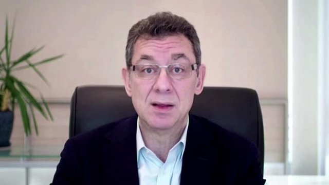 Алберт Бурла, ръководител на Pfizer, в интервю за "Ройтерс"