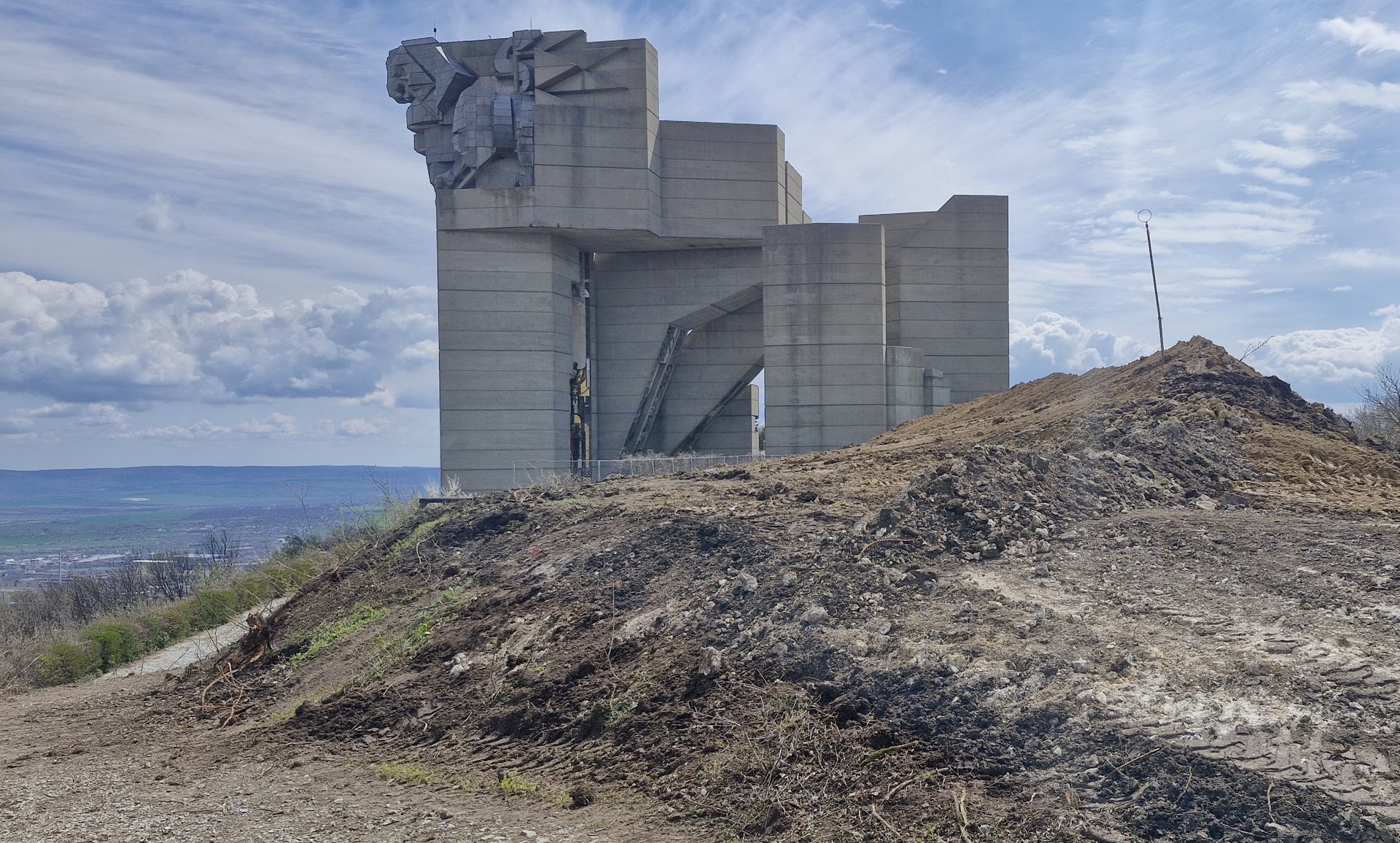 Възстановяват „Северния старт“ за парапланеризъм до Паметника