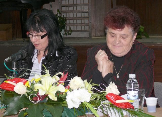 Живка Тонева (вляво)