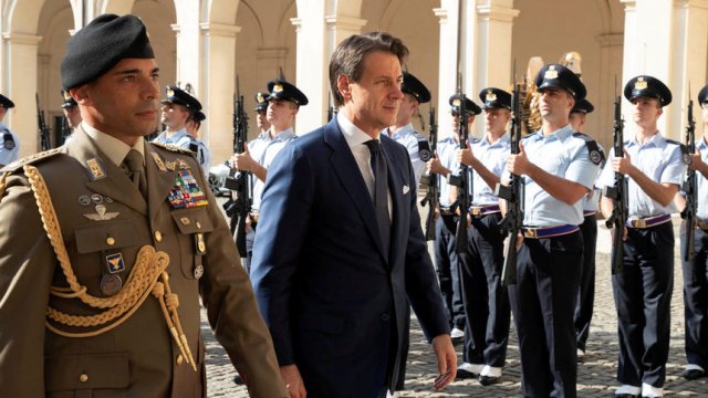 Премиерът Джузепе Конте отива при президента Серджо Матарела.