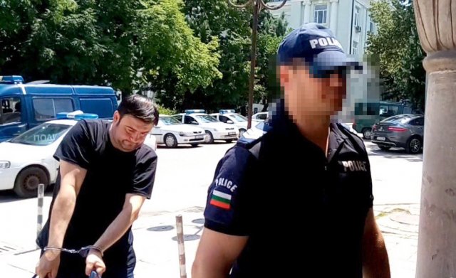 Петър С. бе доведен в ареста на Районното в Шумен