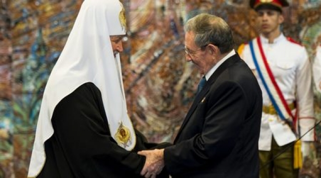 Президентът на Куба Раул Кастро награди руския патриарх с орден "Хосе Марти" на церемония, провела се на Площада на революцията.
