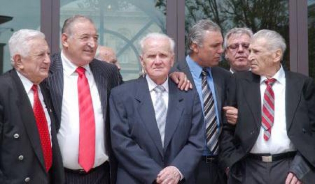 Стефан Божков /в средата/, Сн.: donbalon.eu