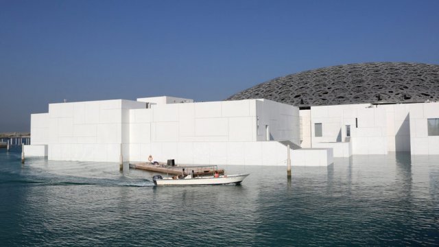 "Лувъра" в Абу Даби, който има договор с парижкия Лувър да ползва името до 2037 г.