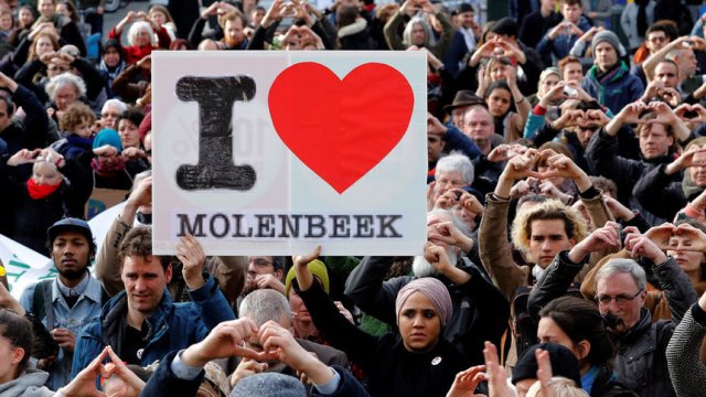 Инцидентът в Антверпен става ден след първата годишнина от атентатите в Брюксел, извършени от хора, които живееха или се укриваха в столичния квартал Мьоленбек