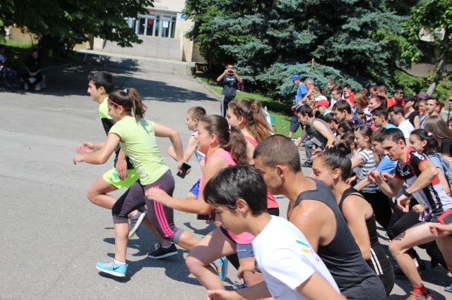 Стартът бе даден в 11 часа